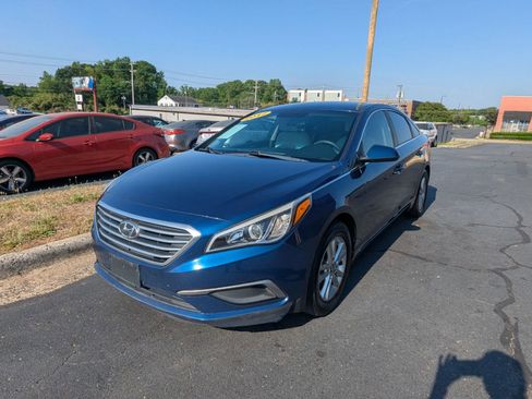 Used 2017 Hyundai Sonata SE FWD image 3
