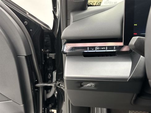 Used 2024 BMW i5 eDrive40i w/ M Sport Package image 31