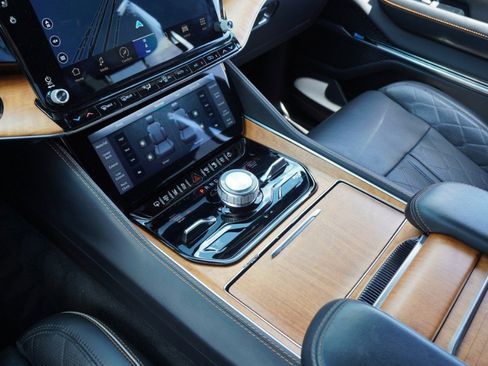 Used 2022 Jeep Grand Wagoneer Series III w/ Flexible Seating Group AWD/4WD image 20