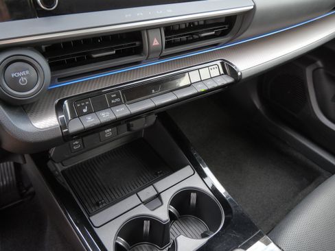 Certified 2025 Toyota Prius XLE FWD image 25