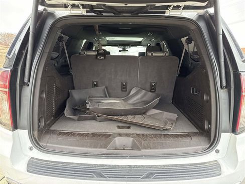 Used 2022 Chevrolet Suburban LT w/ LT Signature Package image 14