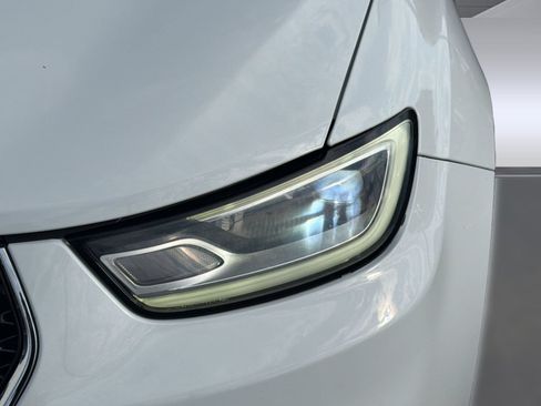 Used 2022 Chrysler Pacifica Limited FWD image 11