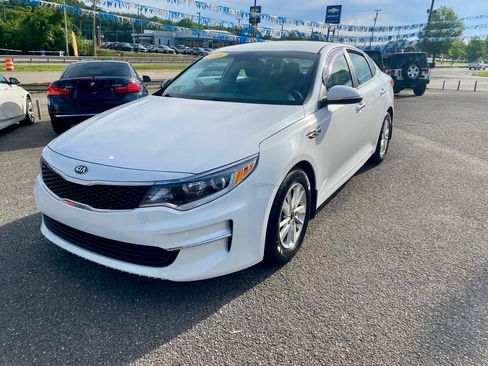 Used 2016 Kia Optima LX w/ LX Convenience Package FWD image 3