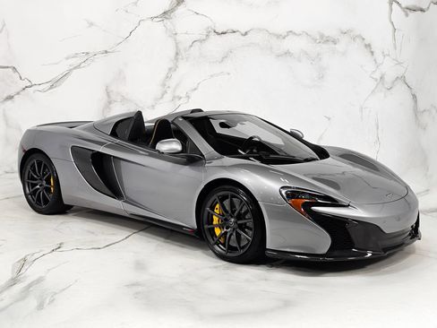 Used 2015 McLaren 650S Spider image 9