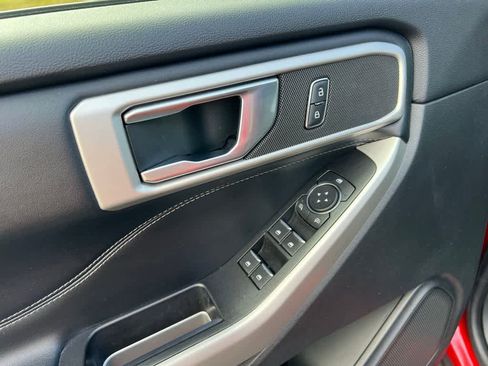 Used 2020 Ford Explorer XLT w/ Equipment Group 202A image 17