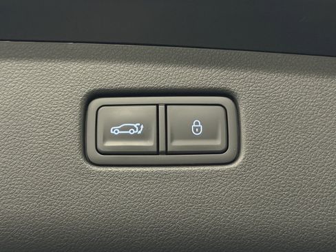 Used 2025 Genesis Electrified GV70 Advanced image 16