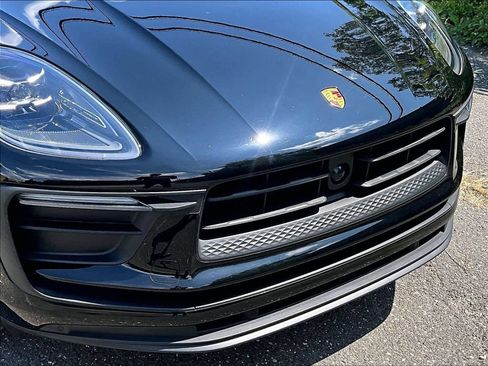 Certified 2023 Porsche Macan AWD/4WD image 32