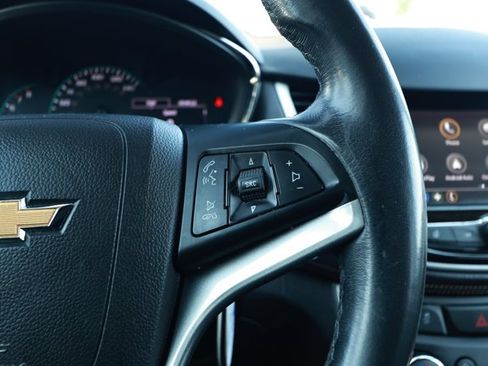 Used 2018 Chevrolet Trax LT w/ LT Convenience Package FWD image 14