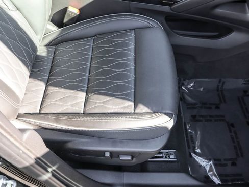 Used 2022 Buick Envision Avenir w/ Technology Package II image 40