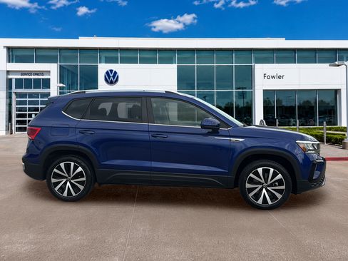 Used 2023 Volkswagen Taos SE FWD image 8