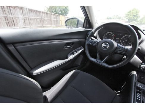 Used 2025 Nissan Sentra S FWD image 9