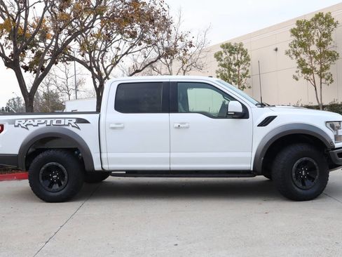 Used 2018 Ford F150 Raptor w/ Equipment Group 802A Luxury image 16