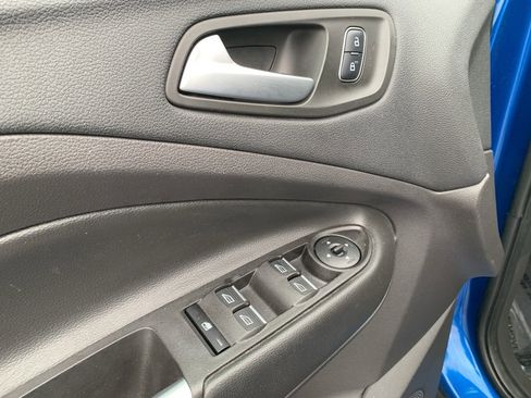 Used 2017 Ford Escape SE w/ Equipment Group 201A image 22