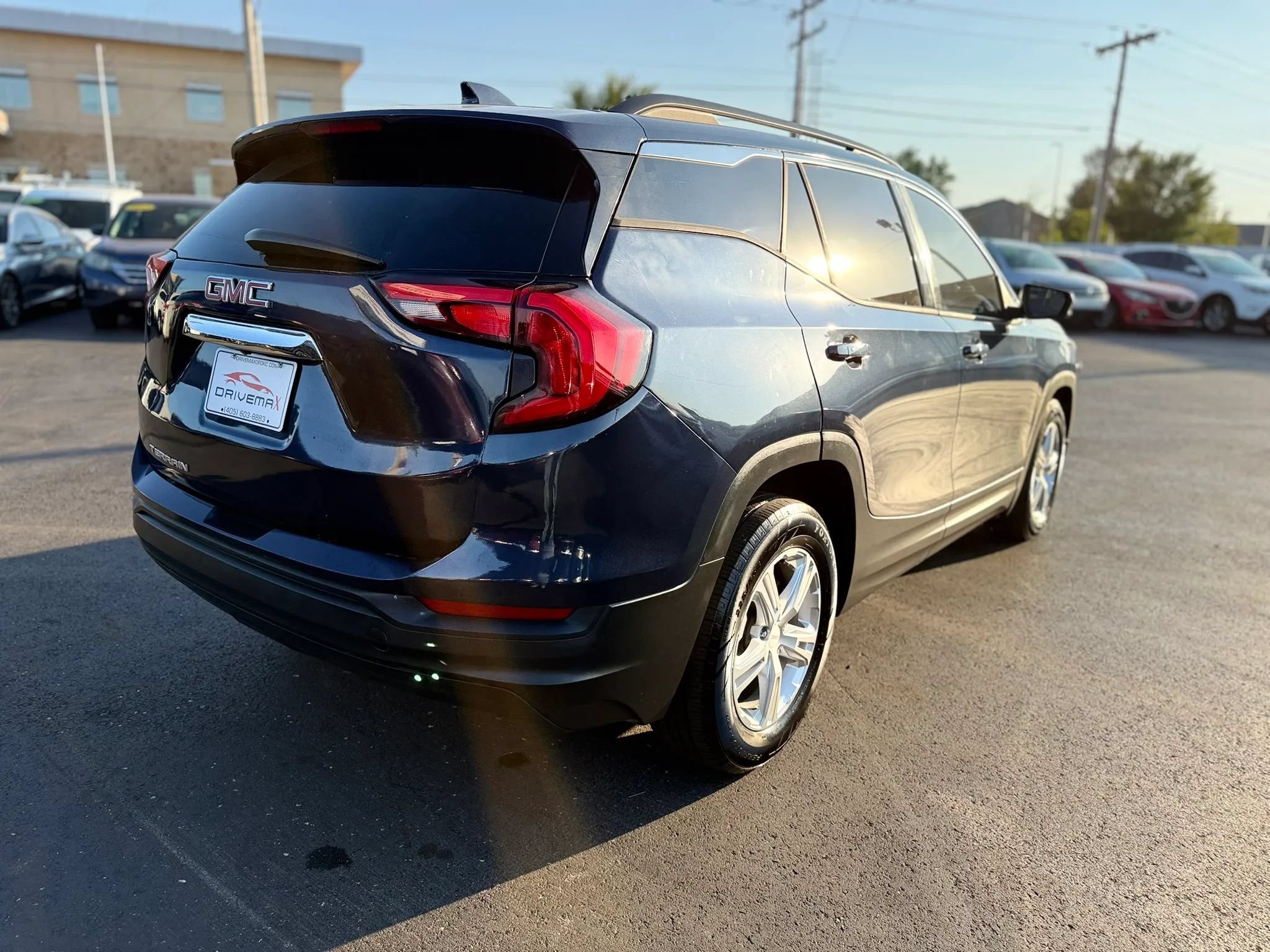 Used 2018 GMC Terrain SLE w/ Driver Convenience Package FWD image 3