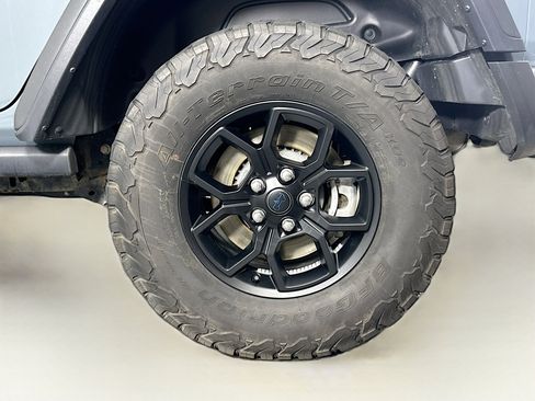 Used 2024 Jeep Wrangler Unlimited AWD/4WD image 11