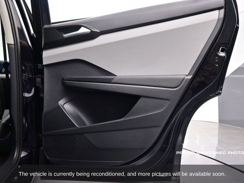 Used 2023 Volkswagen Taos SE w/ Panoramic Sunroof Package image 33