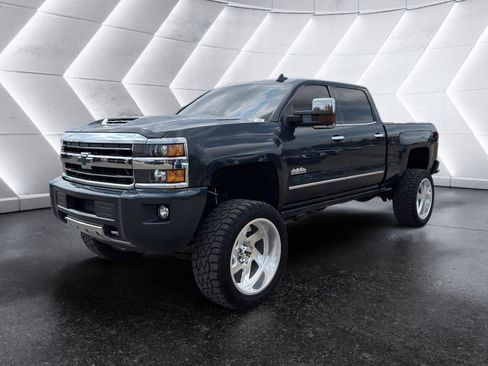 Used 2018 Chevrolet Silverado 2500 High Country w/ Duramax Plus Package AWD/4WD image 3