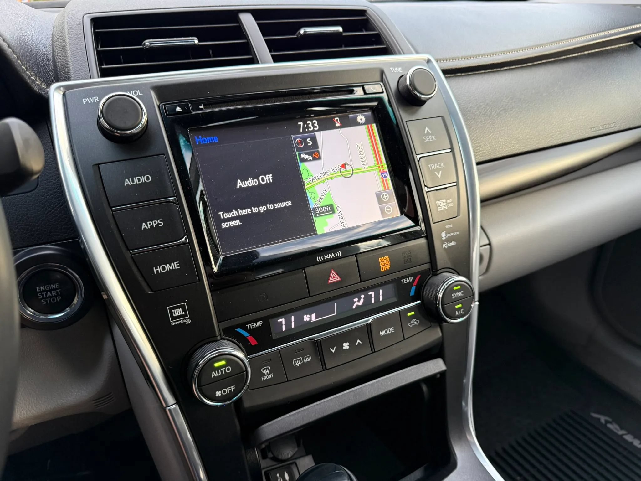 Used 2017 Toyota Camry XLE w/ Moonroof Package FWD image 22