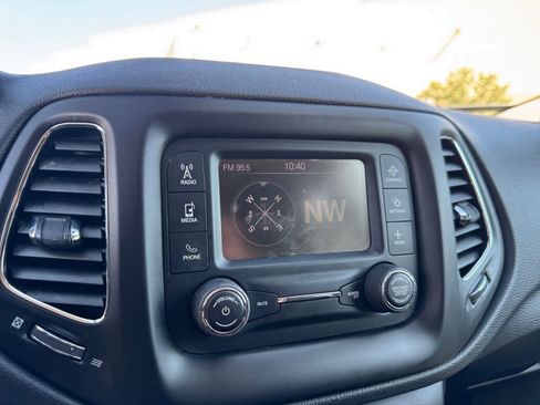 Used 2018 Jeep Compass Latitude FWD image 25