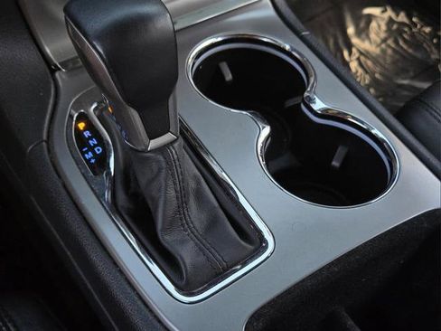 Certified 2022 Jeep Grand Cherokee Laredo X image 21