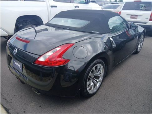 Used 2014 Nissan 370Z Touring w/ Navigation Package RWD image 3