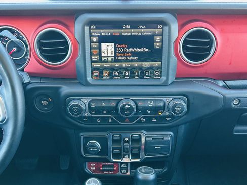 Used 2020 Jeep Gladiator Rubicon AWD/4WD image 18