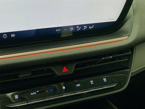 Used 2024 Buick Envision Sport Touring image 19