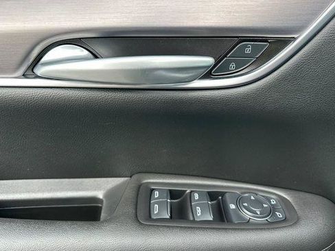 Certified 2025 Cadillac XT5 Luxury FWD image 11