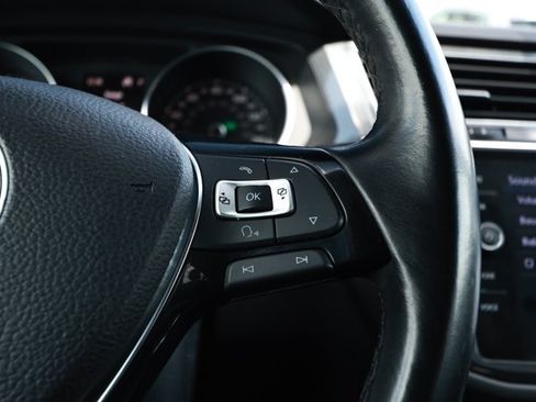 Used 2018 Volkswagen Tiguan SEL FWD image 14