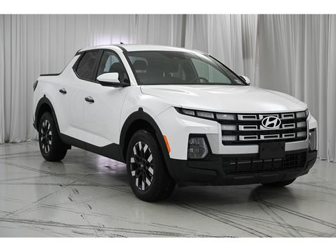 Used 2025 Hyundai Santa Cruz SE image 2