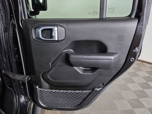 Used 2022 Jeep Gladiator Willys image 31