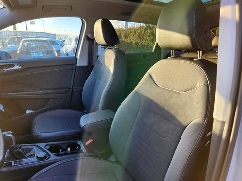 New 2026 Volkswagen Taos SE image 7