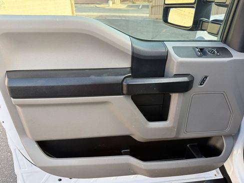 Used 2018 Ford F550 2WD Regular Cab Super Duty image 13