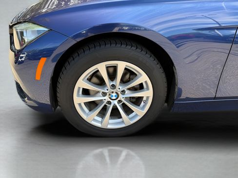 Used 2017 BMW 320i xDrive Sedan AWD/4WD image 25