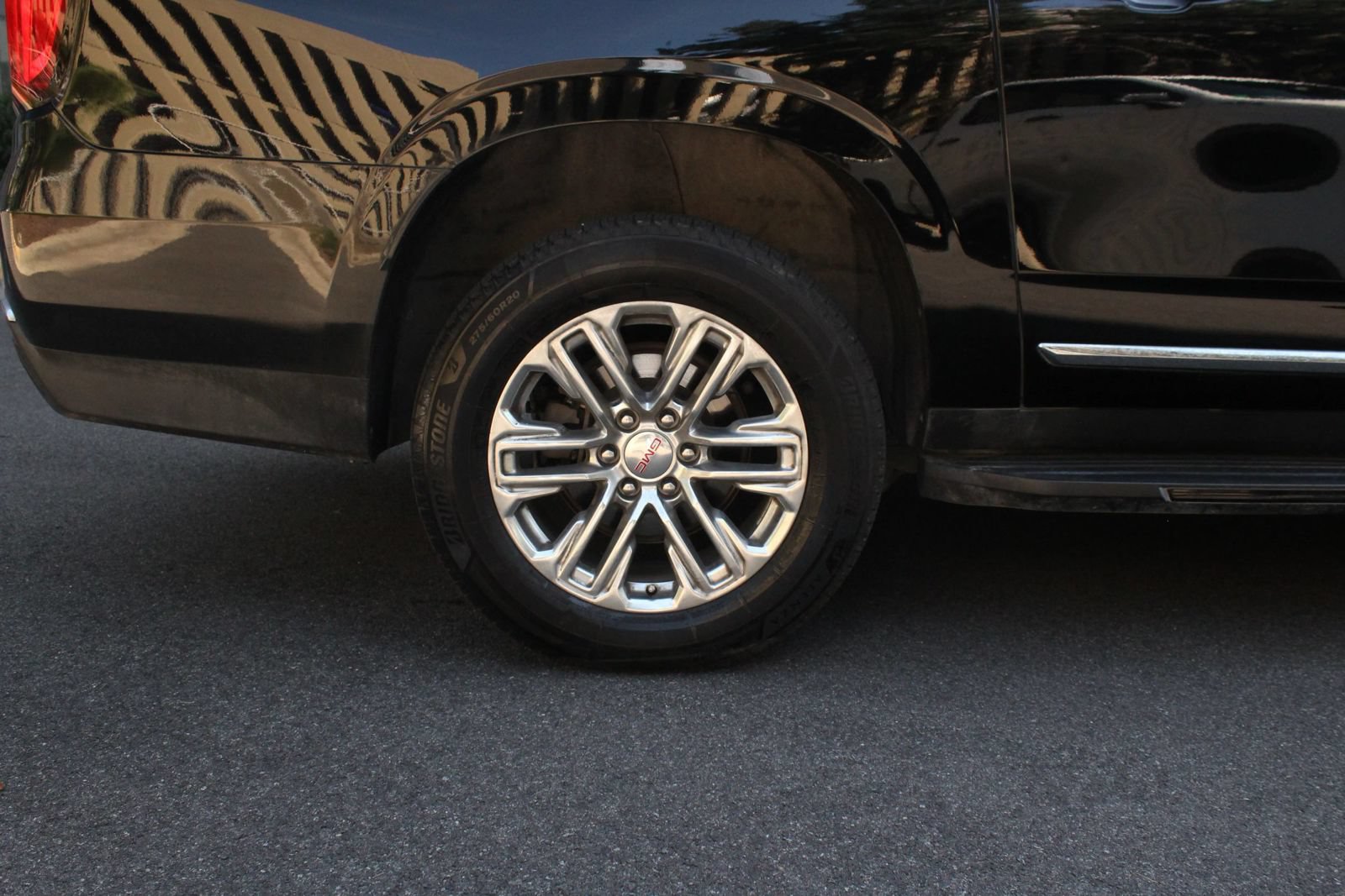 Used 2021 GMC Yukon XL SLT w/ SLT Premium Package AWD/4WD image 5