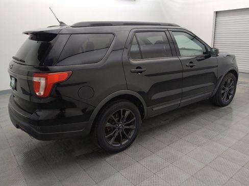 Used 2018 Ford Explorer XLT w/ Equipment Group 202A FWD image 10