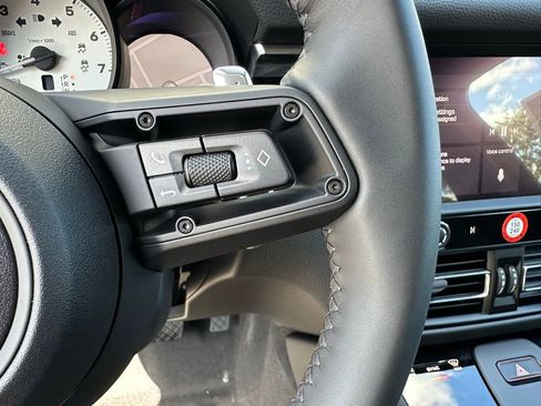 Used 2026 Porsche Macan image 17