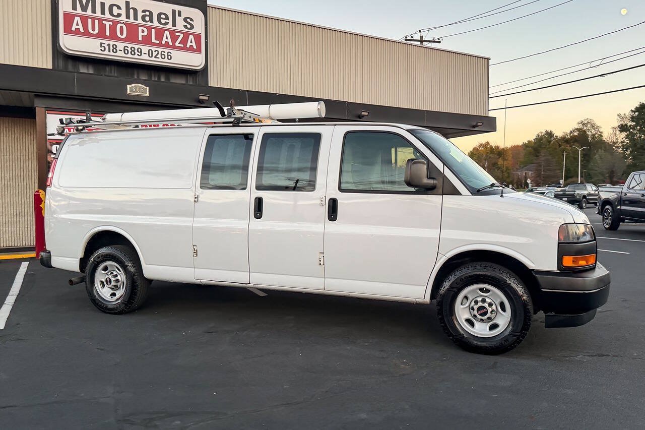 Used 2018 GMC Savana 3500 Extended w/ Driver Convenience Package RWD image 3