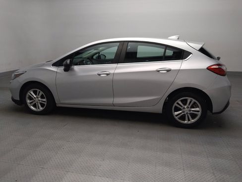 Used 2018 Chevrolet Cruze LT w/ Convenience Package FWD image 3