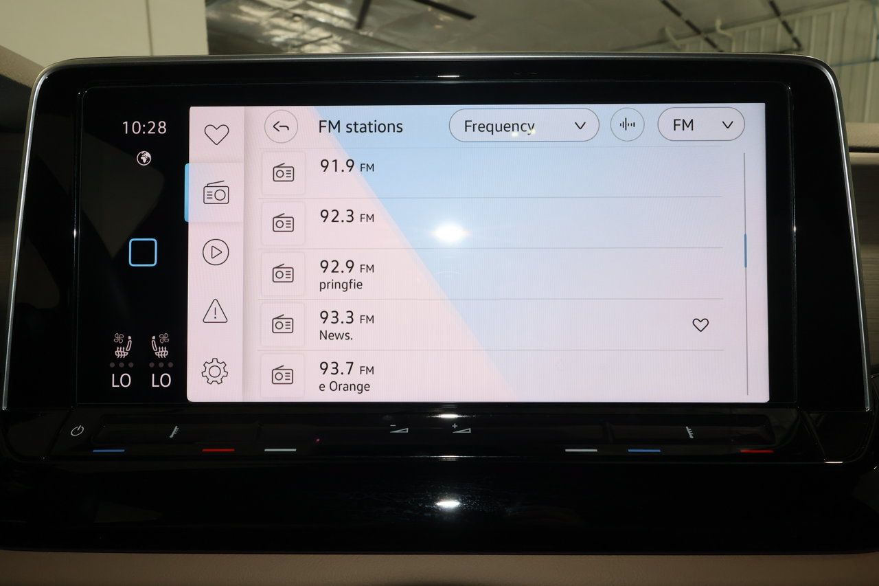 Used 2024 Volkswagen Atlas Cross Sport SE AWD/4WD image 12