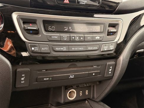 Used 2016 Honda Pilot Touring image 20