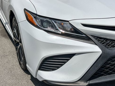 Used 2018 Toyota Camry SE FWD image 4