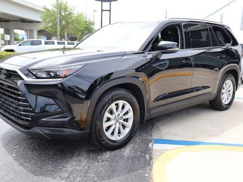 Used 2024 Toyota Grand Highlander XLE image 3