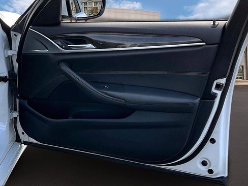 Used 2019 BMW 530i w/ Convenience Package image 23