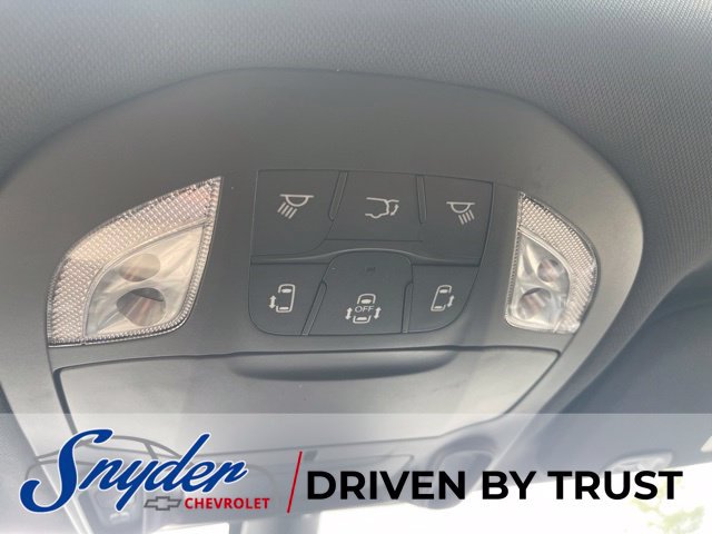 Used 2025 Chrysler Pacifica Limited FWD image 29