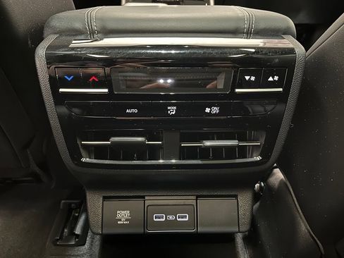 Used 2024 Acura MDX SH-AWD w/ Technology Package image 15