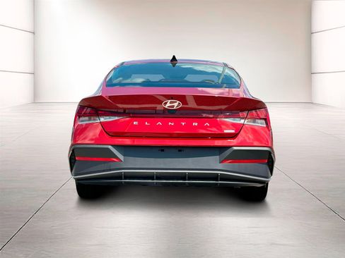 Used 2025 Hyundai Elantra Blue image 6