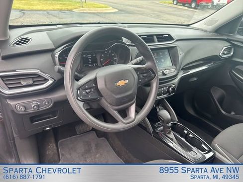 Used 2023 Chevrolet TrailBlazer LT FWD image 16