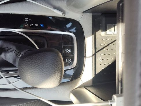 Used 2022 Toyota Corolla Cross L image 19