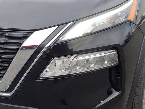 Used 2023 Nissan Rogue SV image 8